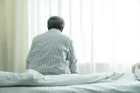 睡觉时总在凌晨3、4点醒来，一般暗示5大疾病，要引起重视图片