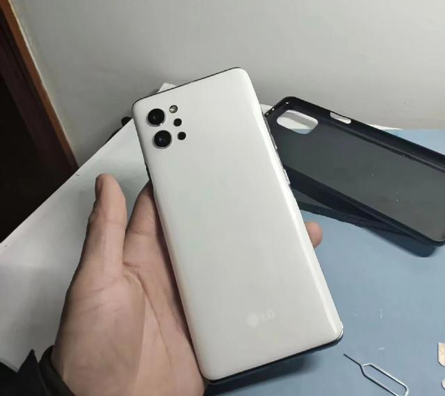 249元的韩系洋垃圾，6.7寸LCD屏+骁龙765G，支持5G网络