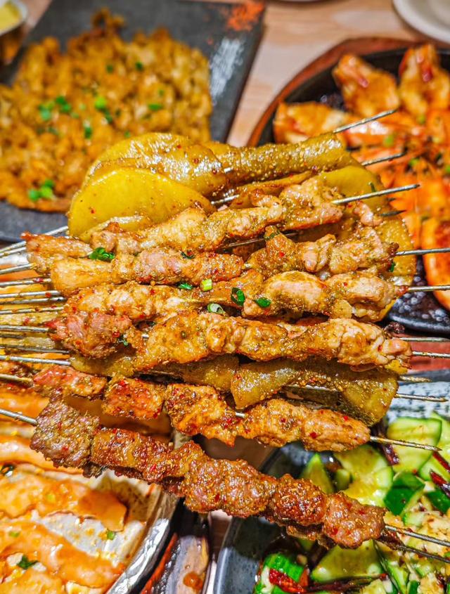 云南大理风景美如画，美食香飘四溢