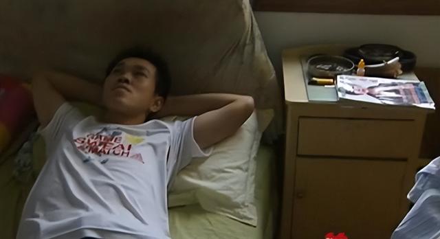 武汉小伙突然死亡，母亲将他手机一起火化，下葬一年后竟接到电话