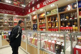 多款名酒线上零售价狂跌，经销商称飞天茅台能稳住目前价格就是胜利图片