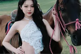 周梓倩——优雅调皮,楚楚动人图片