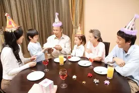 孩子生日，过“阴历”还是“阳历”？父母别不重视，了解下比较好图片