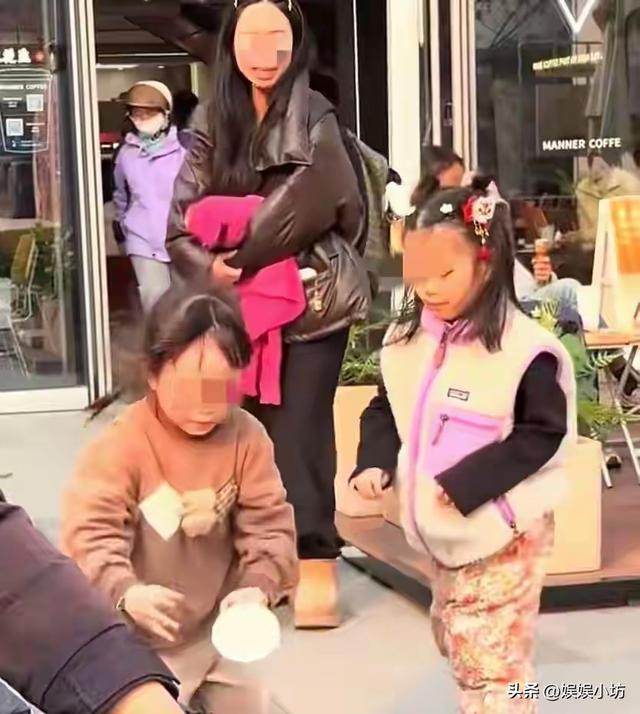 小女孩打翻水杯后续：警方介入，涉事母女道歉，女孩状态让人担忧