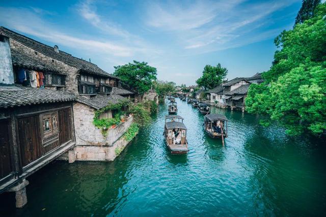 全国三千古镇凋零，唯独乌镇年年暴赚，它凭什么一年吸金上百亿