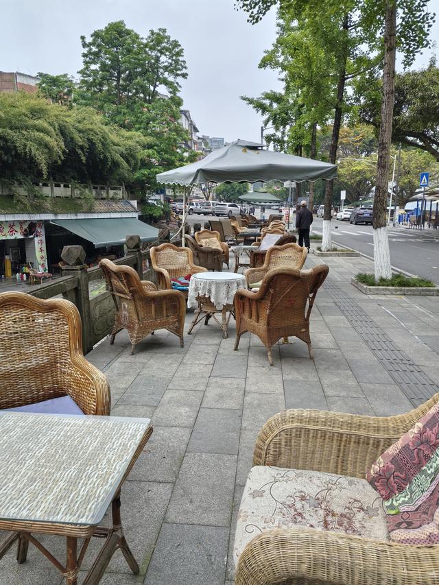 在雅安这座城市里，感受慢生活