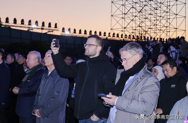 全球市长到南京，点灯