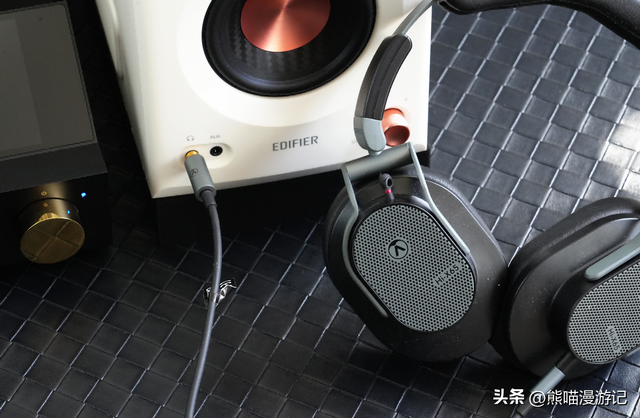 牙膏挤爆！旗舰监听音箱技术下放？漫步者MR5BT桌面2.0有源音响
