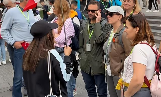 超7亿播放量!大批量外国人来中国旅游：狂喊中国是我第二家乡
