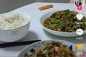 热搜上50万人转发的“母女吃鱼”事件，看爽了多少中国年轻人图片