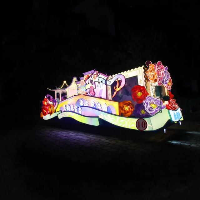 2025年上海旅游节花车巡游暨评比大赛启幕，你pick哪一辆？