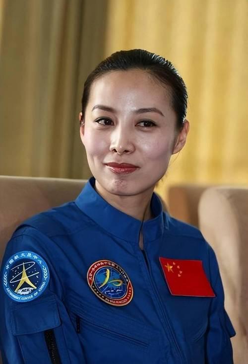 长征十号成功点火！登月进入倒计时：这两人有望成为首位“嫦娥”