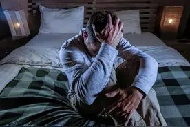 一天起夜几次算正常？提醒：如果夜尿频繁，警惕5种疾病的可能图片