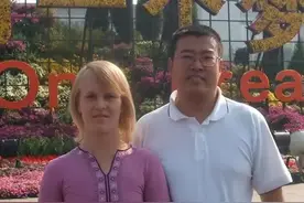 东北男子下岗后到俄罗斯打工，娶个俄罗斯媳妇，还认个俄罗斯妈妈图片