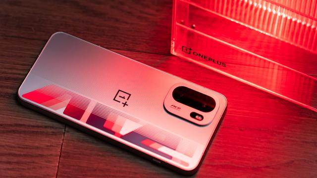 一加 Ace 6 体验：我的枪比你的快 45 帧