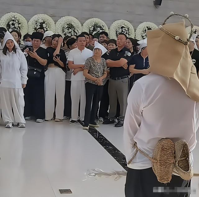 一路走好！49岁孟再平走上朱媛媛后路，追悼会曝光曾打百万抗癌针