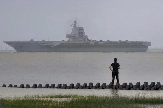 福建舰加速冲刺服役，宣告了中国的又一胜利，让美国人输的服气！