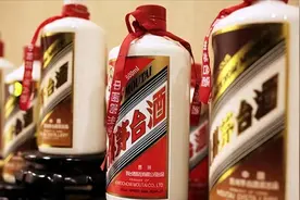 茅台价格狂跌千元，高端白酒收割不动了？酒企正用休克疗法自救图片