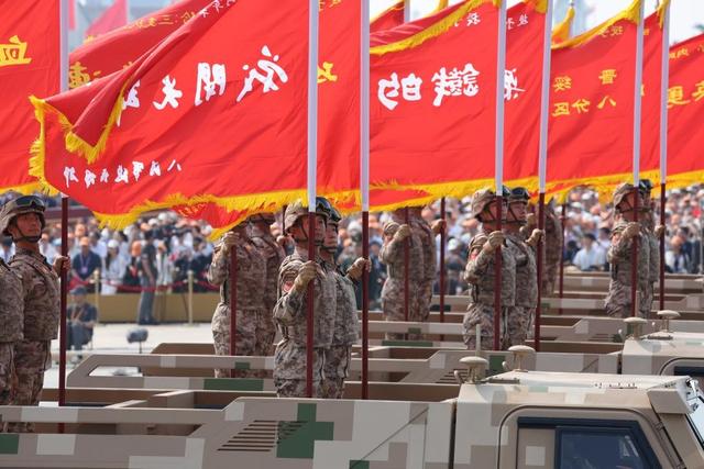 美国就算一动不动，中国20年也追不上，九三阅兵打了多少专家的脸