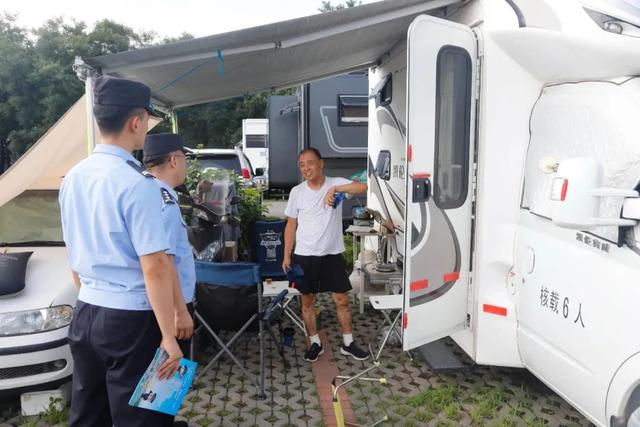阳光下的守护｜夏日里的一抹清凉色
