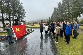 武汉市委党校组织主体班学员开展革命传统教育图片