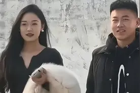 小伙相亲大6岁姐姐，被美貌彻底征服，女孩：不想帮别人调教男友图片