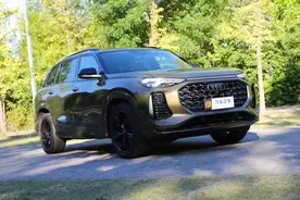 奥迪Q6：优惠10万！尺寸比Q7大，6座、7座都能选！全系标配四驱！图片