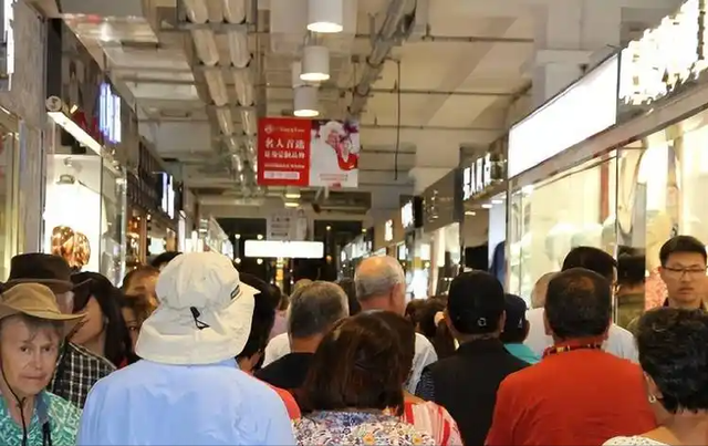 大量日本游客涌入北京，打着旅游幌子不去旅游不吃美食，为啥来？