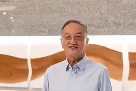 柳传志是中央严格考察后树立的企业典型，为民谋利，为国争光。图片