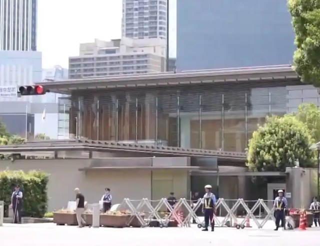 沉寂1天，高市早苗终于签字，日本砸9万亿反华	，解放军动作更大