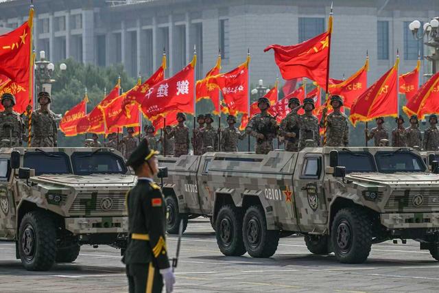 特朗普提起中国阅兵，当众说了3个“不”，不认为这是在挑战美国