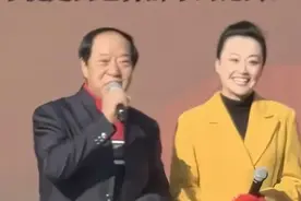 75岁牛群复出，时隔二十年再登台，状态不错精神好，晚年生活幸福图片