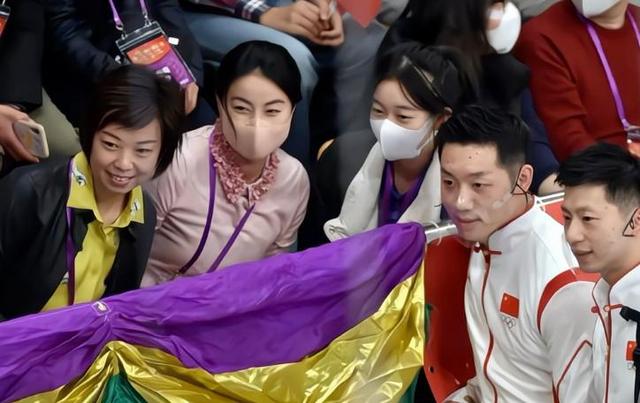 能让郭晶晶、张怡宁做陪衬，自己稳站C位的"年轻人"，果然不简单