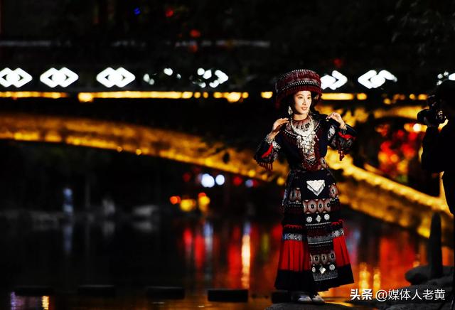 雷山西江苗寨初冬景色怡人吸引游客错峰出游