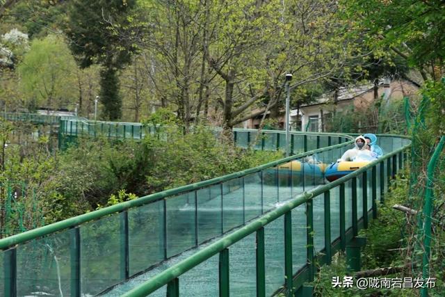 这么近 那么美 漫游官鹅赏山水 |“五一”趣游鹅嫚沟！高空漂流+玻璃桥解锁刺激新体验