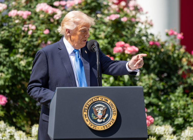 美最大航母兵临城下！委内瑞拉急电北京求援，中方回应不同以往