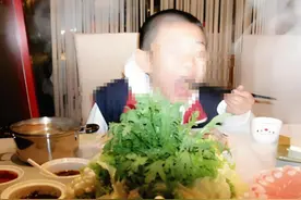 故事：惯子如杀子，熊孩子吃火锅全家遭灭门，孩子呛死，大人被杀图片