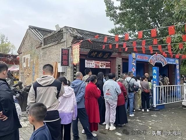 国庆洪洞大槐树“槐下设宴” 游客免费畅享点赞如潮