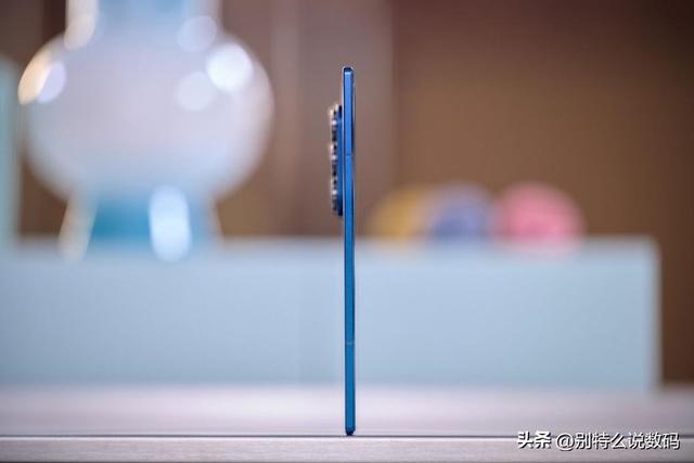 全面剖析三星 Galaxy Z Fold7：轻薄、AI与可靠性的内在革新