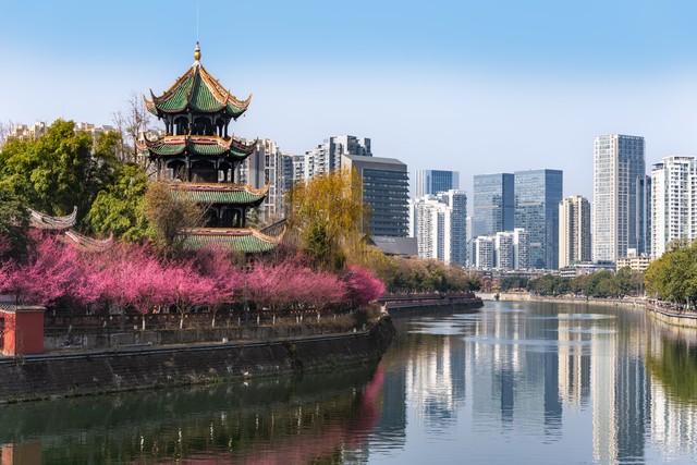 清明最适合去的20个地方大合集，从江南烟雨到塞外杏花，一次看够