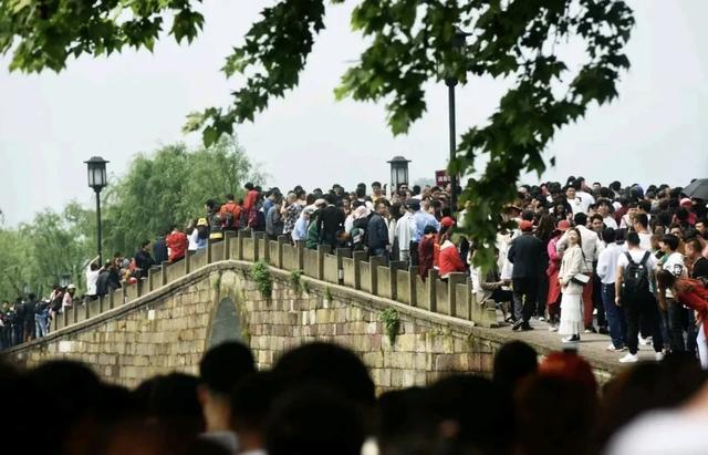 第一批挤爆广东的韩国人，优越感被彻底击碎
