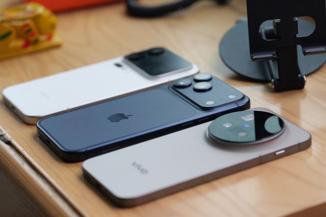 谁更好看？iPhone17ProMax/小米17ProMax/VIVO X300Pro真机对比！