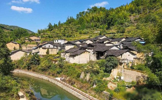 浙江深山藏古村，游客稀少却守着秘密，拒绝开发为何难？
