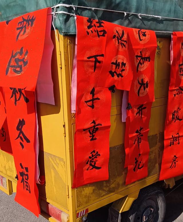 53岁保安用北大稿纸练字火了