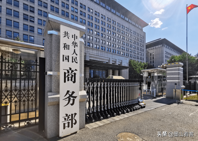 中美两军密会后仅1天，中国再次见识到了，特朗普不顾后果的疯狂