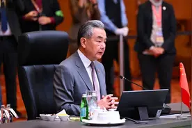 北约俄罗斯随时开打，波兰关闭边境，关键时刻，王毅外长到了波兰图片