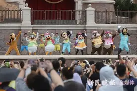 上海迪士尼夏日狂欢季启幕：新朋友带你玩派对 体验180余种餐饮新品图片