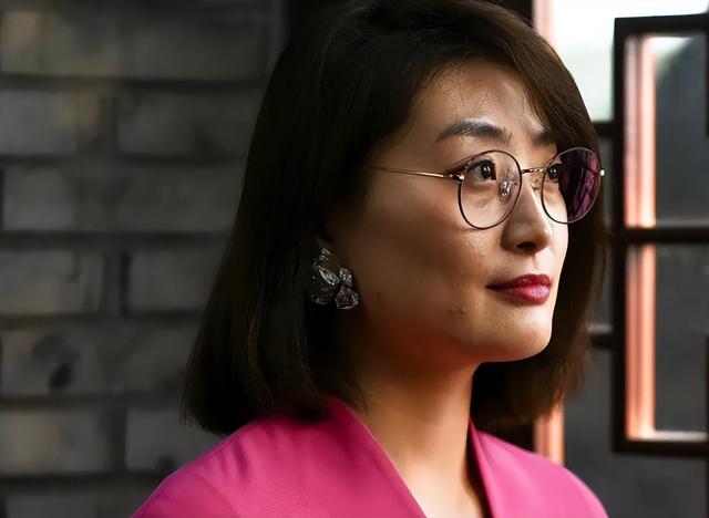 官媒发文！宗馥莉再破"天花板"	，让亲叔宗泽后和商界刮目相看