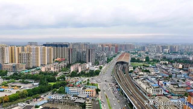 成都人口超160万明星区，动车地铁有轨电车齐全，为何仍被吐槽？