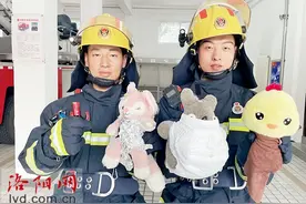 火灾逃生小技巧：吸水后的尿不湿 秒变隔热“金钟罩”图片